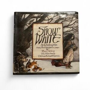 Snow White Illustrated Book by Trina Schart Hyman First Edition 11/1974